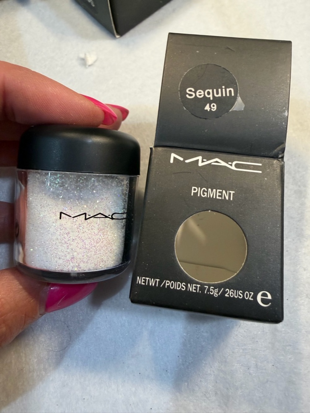 MAC Cosmetics Sequin 49 Iridescent White-Pink Shimmer Pigment